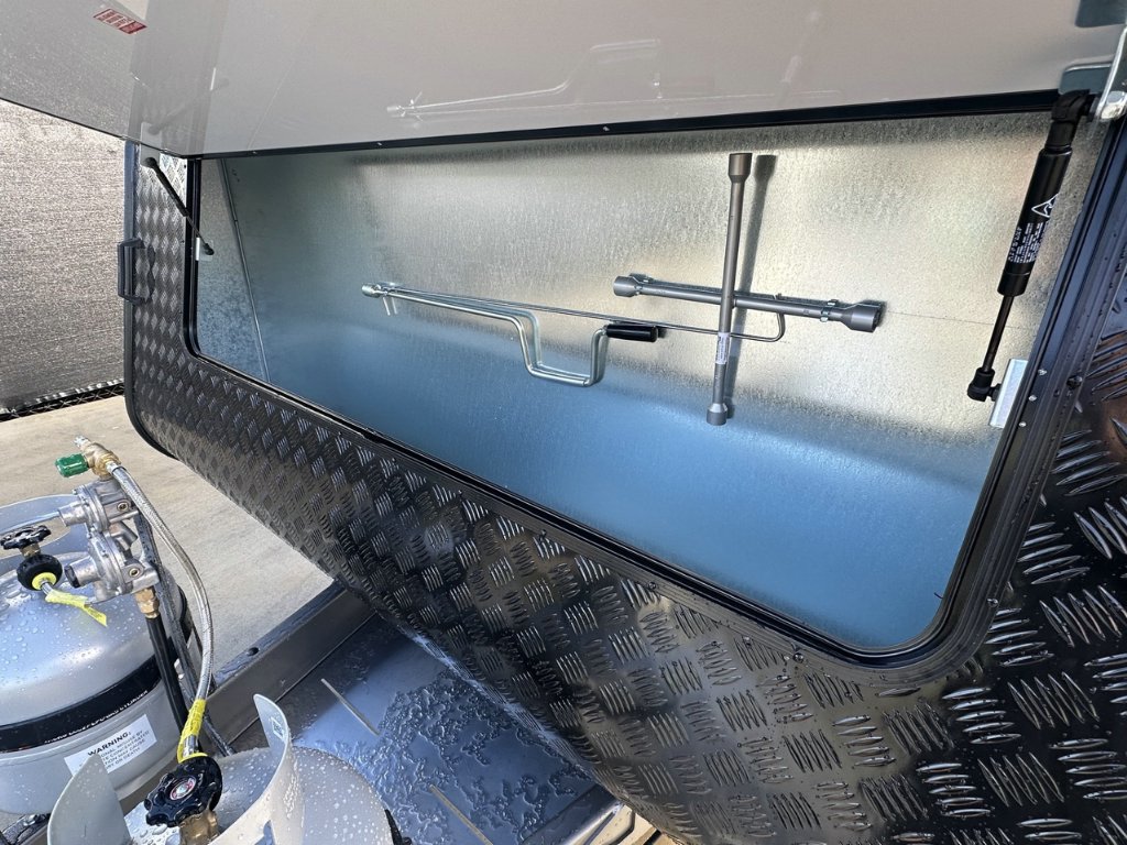 NEW 2026 SUPREME CLASSIC TOURER CARAVAN 2 AXLE