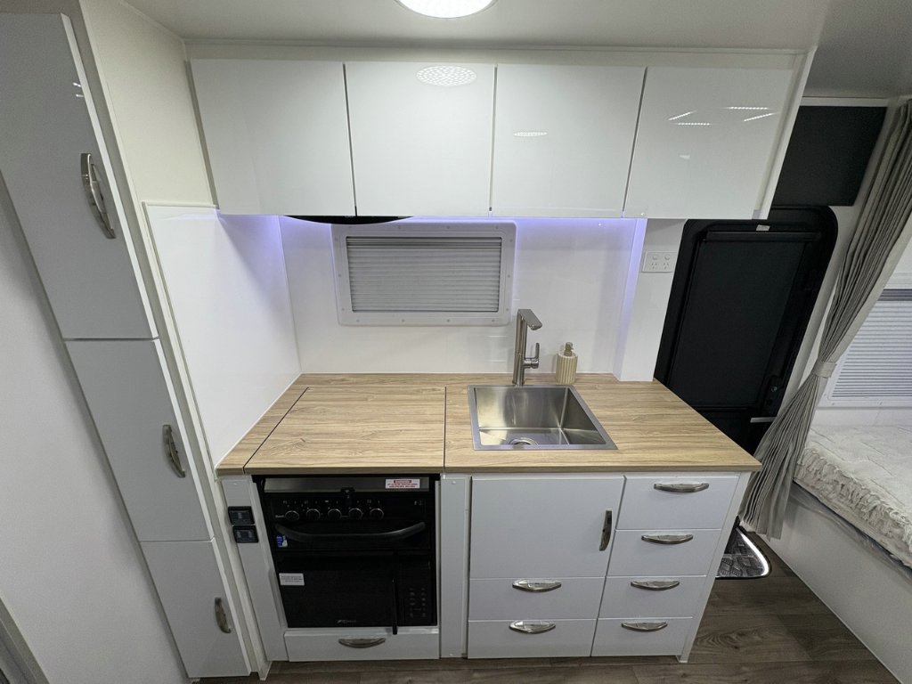 NEW 2026 LEADER CARAVANS GOLD LE CARAVAN 2 AXLE