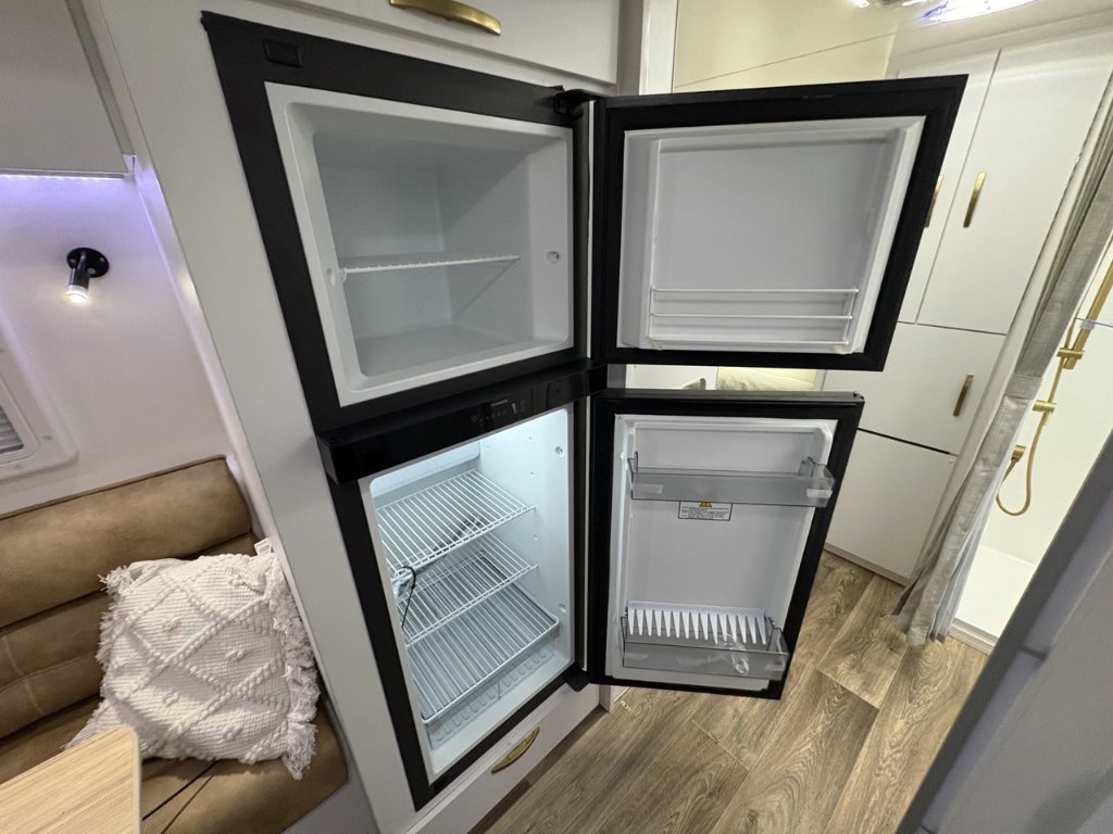 NEW 2026 LEADER CARAVANS GOLD LE DIRT ROADER CARAVAN 2 AXLE