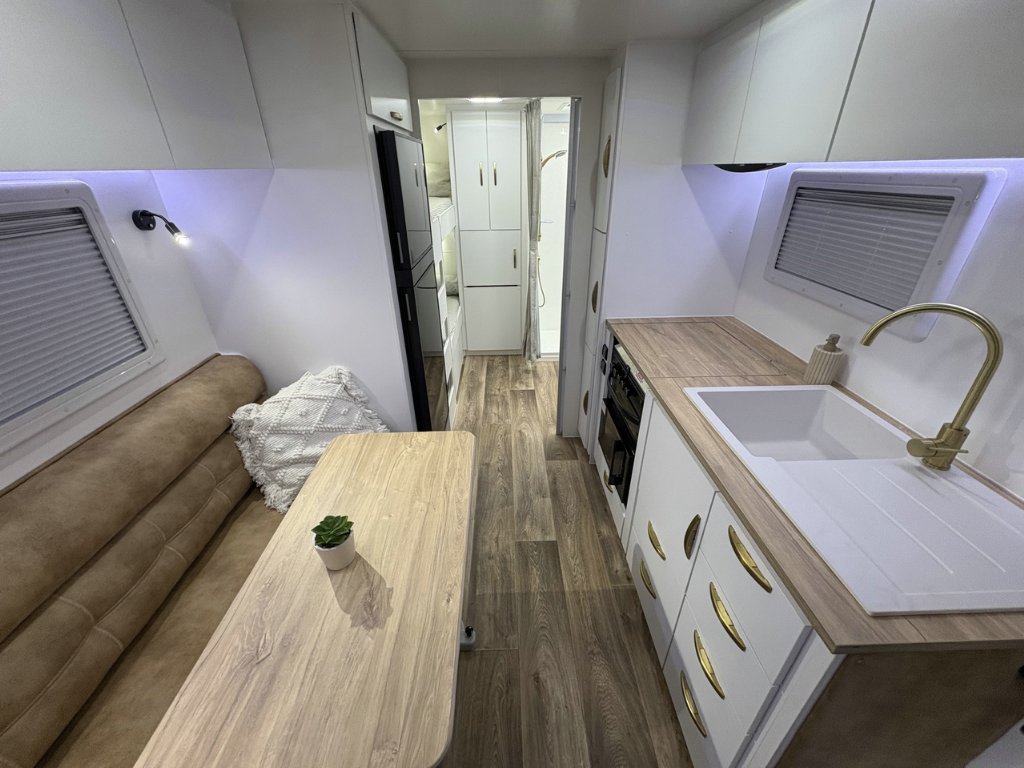 NEW 2026 LEADER CARAVANS GOLD LE DIRT ROADER CARAVAN 2 AXLE