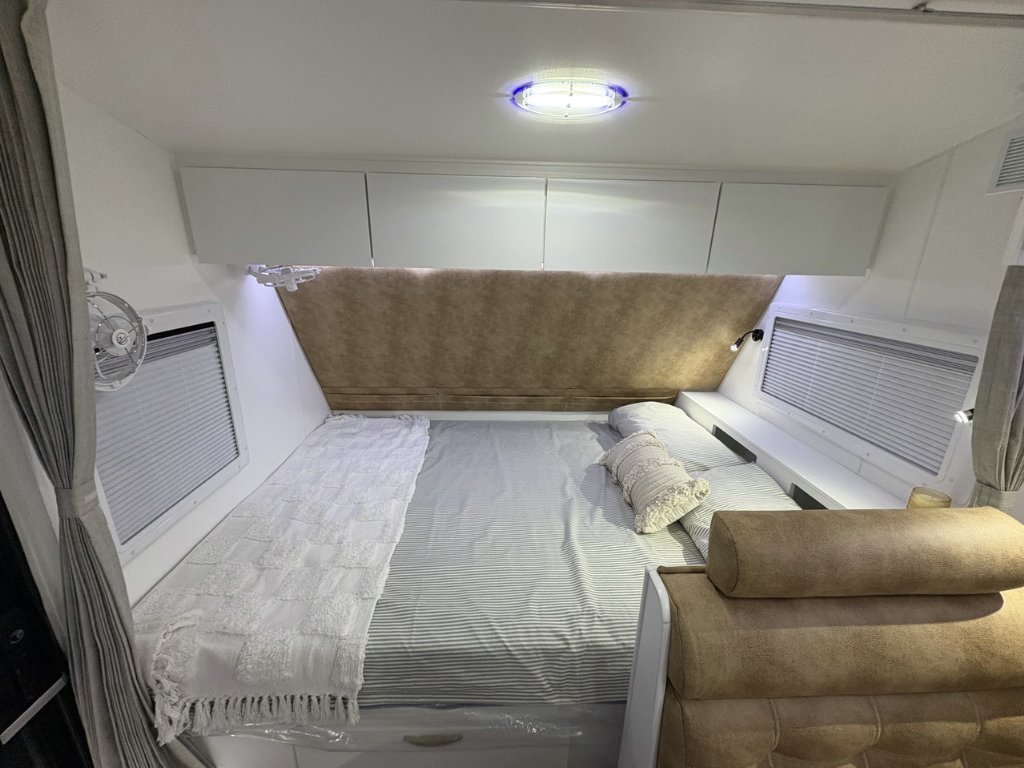 NEW 2026 LEADER CARAVANS GOLD LE DIRT ROADER CARAVAN 2 AXLE
