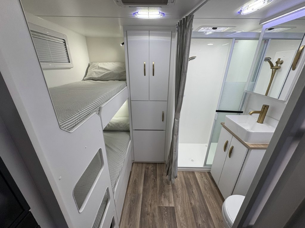 NEW 2026 LEADER CARAVANS GOLD LE DIRT ROADER CARAVAN 2 AXLE