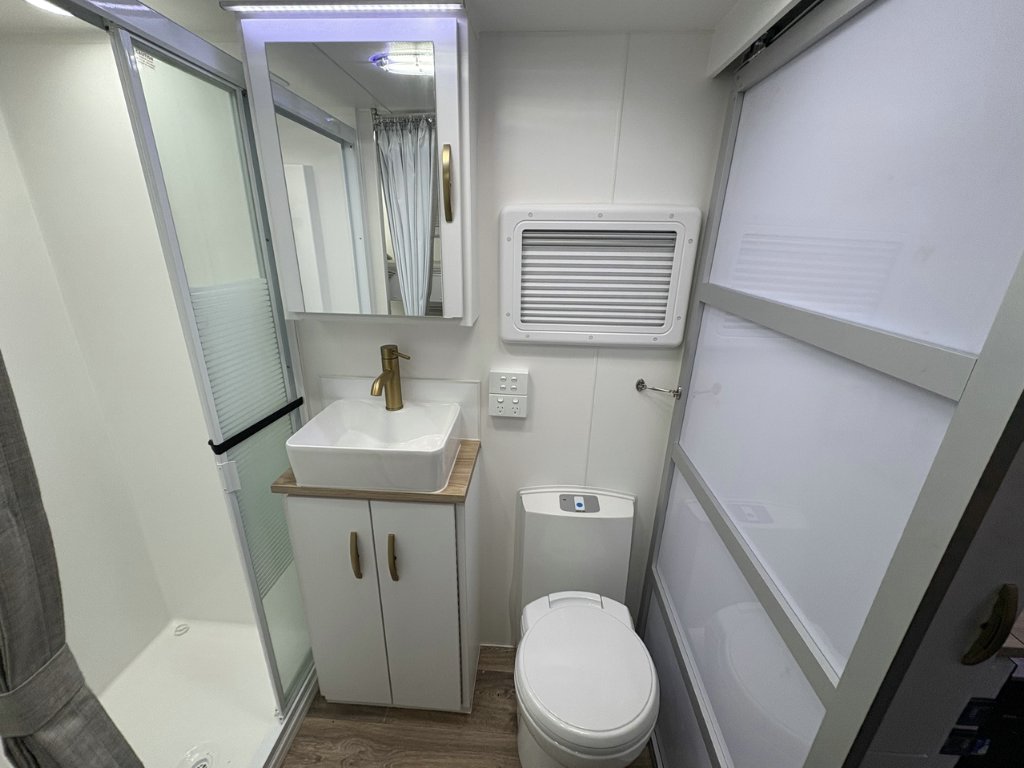 NEW 2026 LEADER CARAVANS GOLD LE DIRT ROADER CARAVAN 2 AXLE