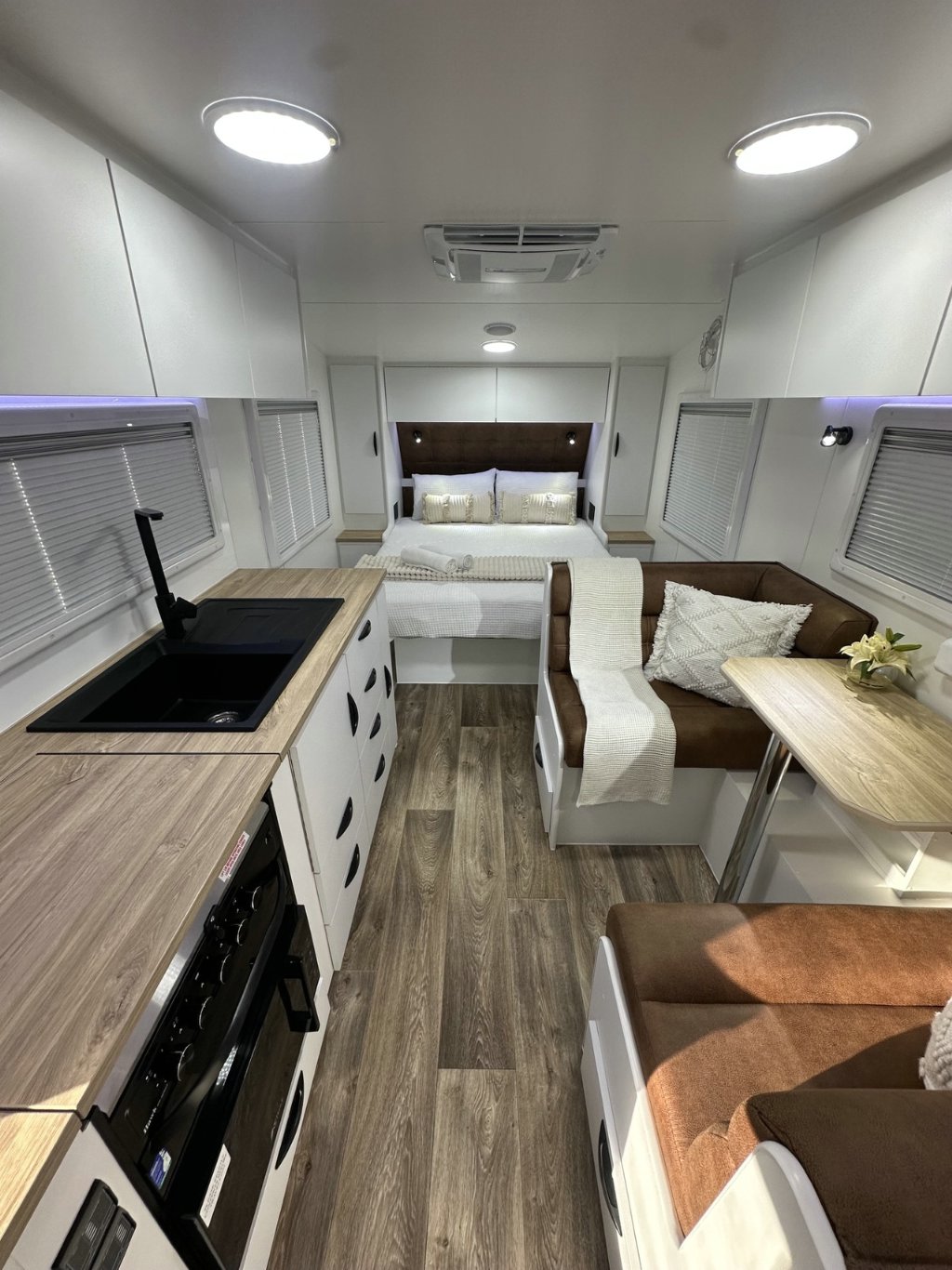 NEW 2026 SUPREME CLASSIC TOURER CARAVAN 2 AXLE