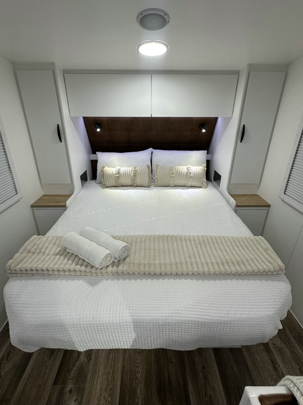 NEW 2026 SUPREME CLASSIC TOURER CARAVAN 2 AXLE