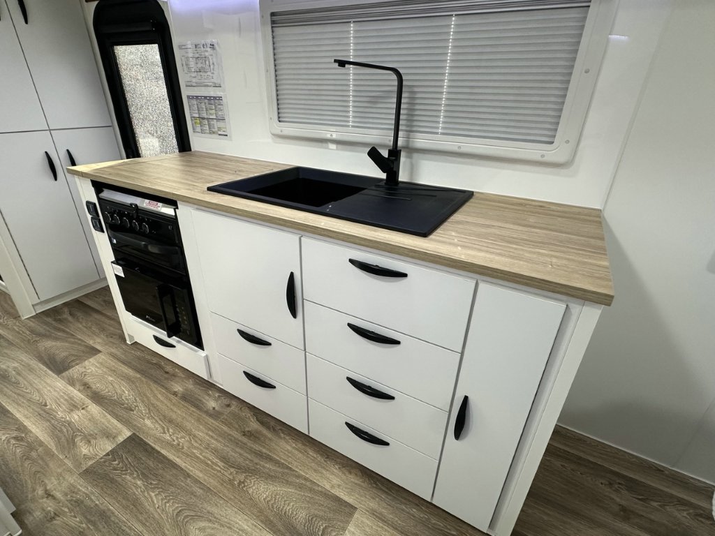 NEW 2026 SUPREME CLASSIC TOURER CARAVAN 2 AXLE