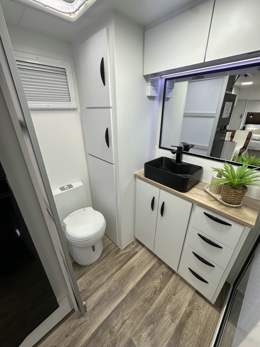 NEW 2026 SUPREME CLASSIC TOURER CARAVAN 2 AXLE