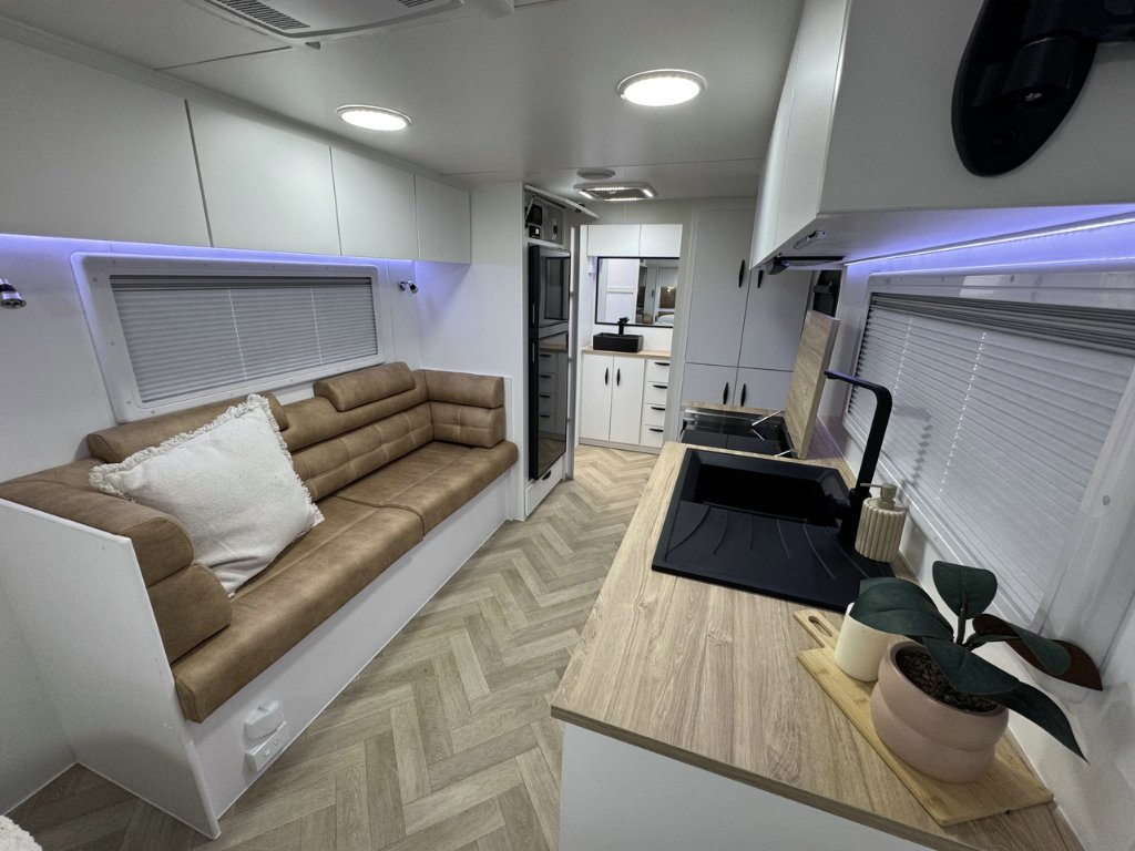 NEW 2026 SUPREME CLASSIC TOURER 20K SERIES CARAVAN 2 AXLE