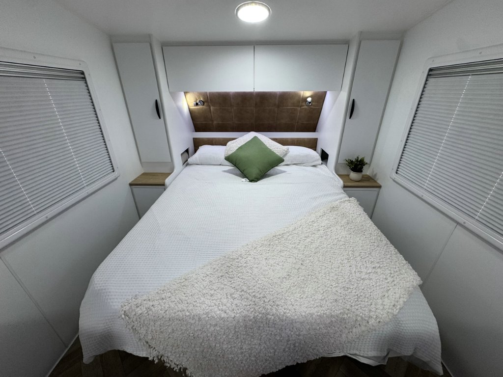 NEW 2026 SUPREME CLASSIC TOURER 20K SERIES CARAVAN 2 AXLE