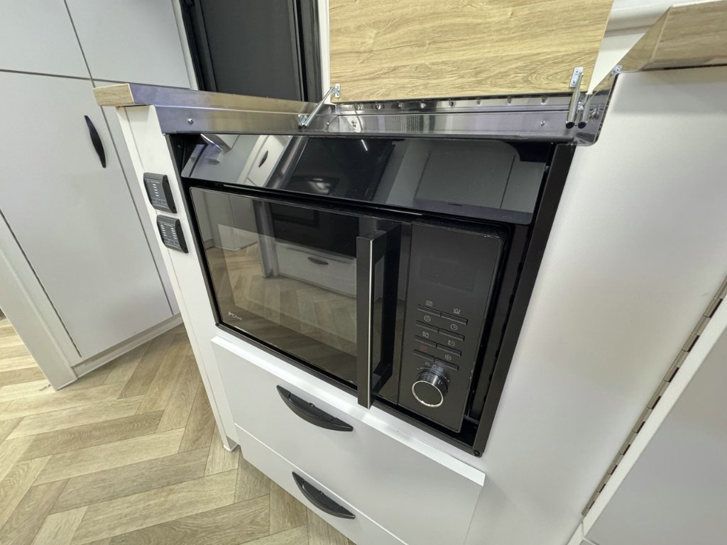 NEW 2026 SUPREME CLASSIC TOURER 20K SERIES CARAVAN 2 AXLE