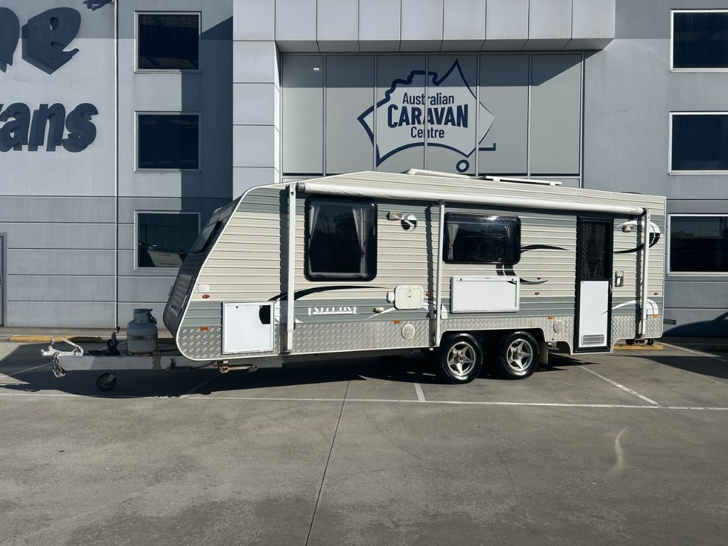 USED 2013 SUPREME EXECUTIVE CARAVAN 2 AXLE