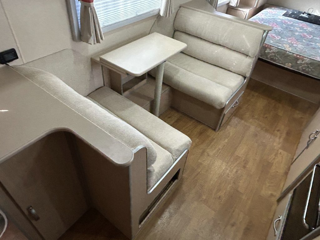 USED 2013 SUPREME EXECUTIVE CARAVAN 2 AXLE