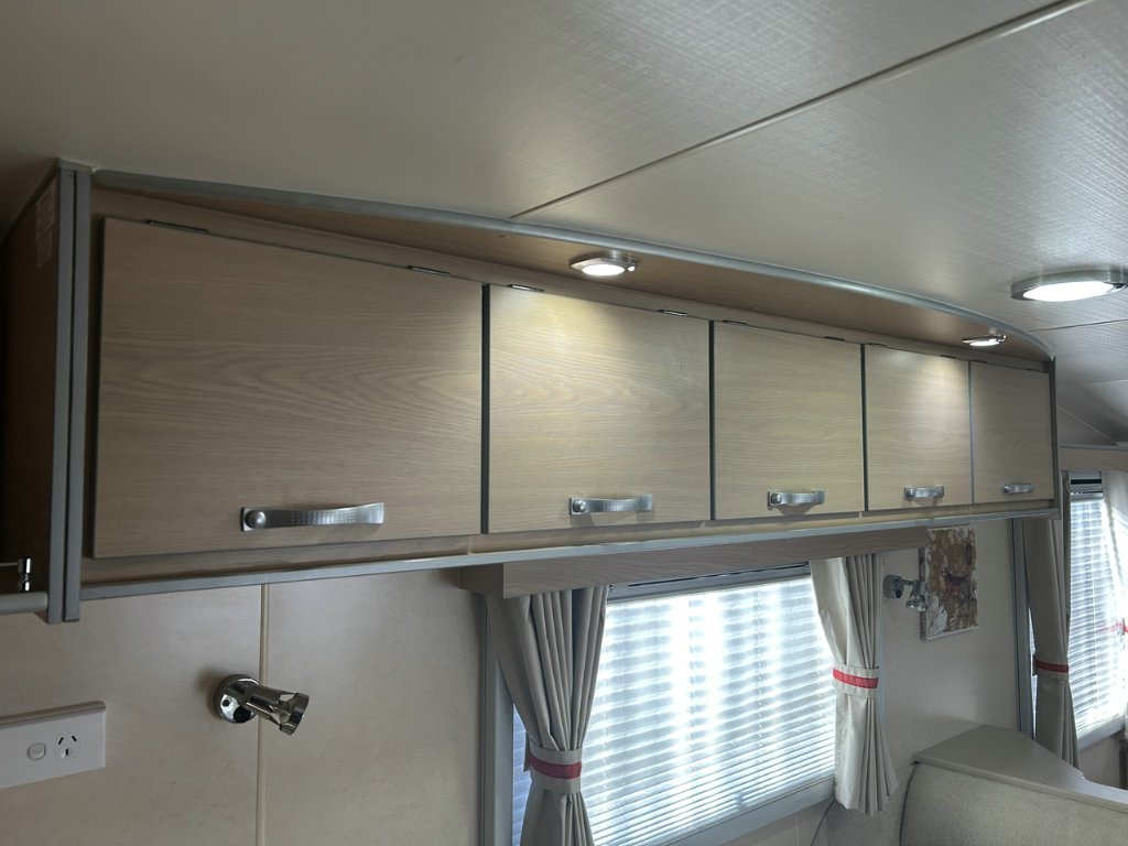 USED 2013 SUPREME EXECUTIVE CARAVAN 2 AXLE