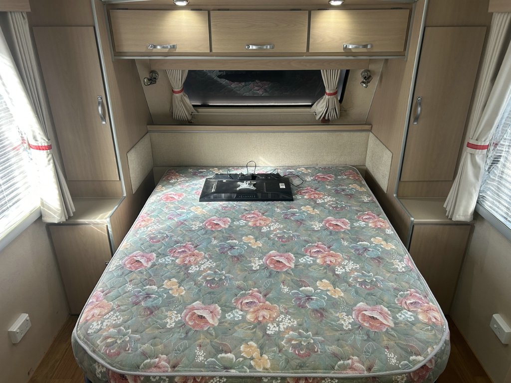 USED 2013 SUPREME EXECUTIVE CARAVAN 2 AXLE