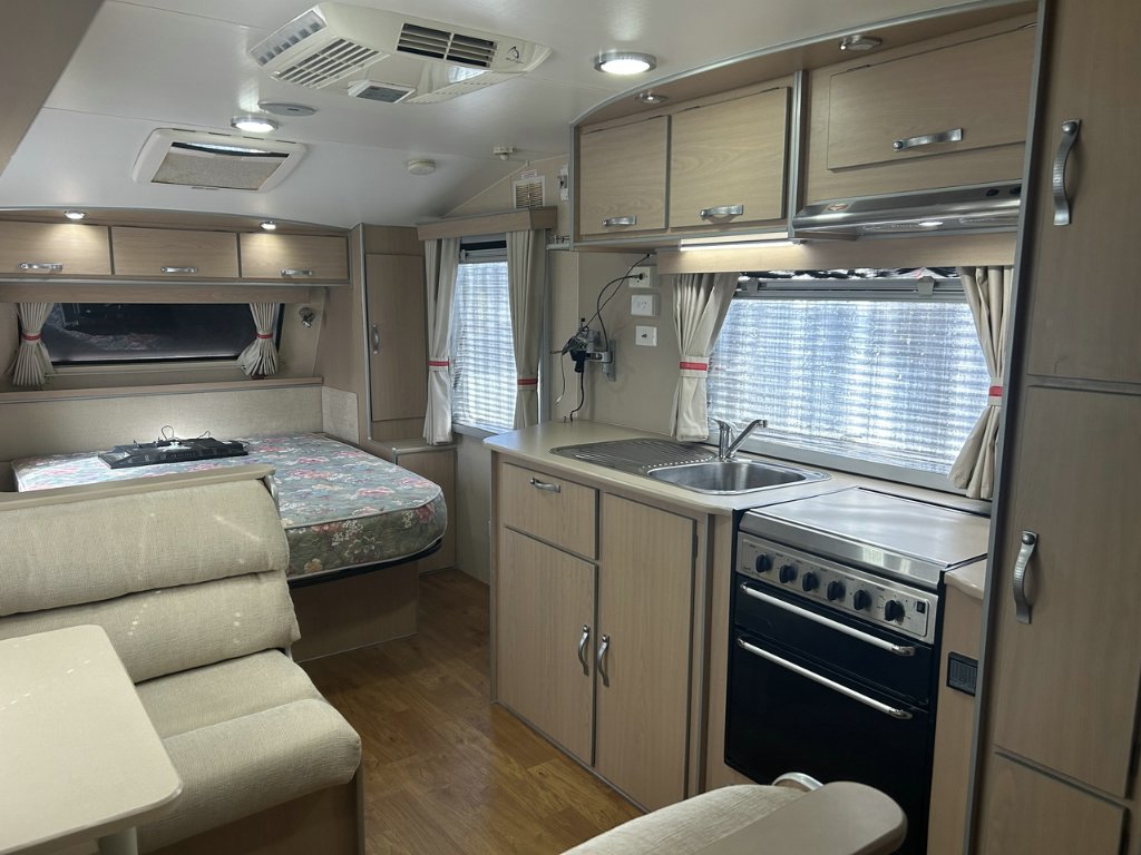 USED 2013 SUPREME EXECUTIVE CARAVAN 2 AXLE