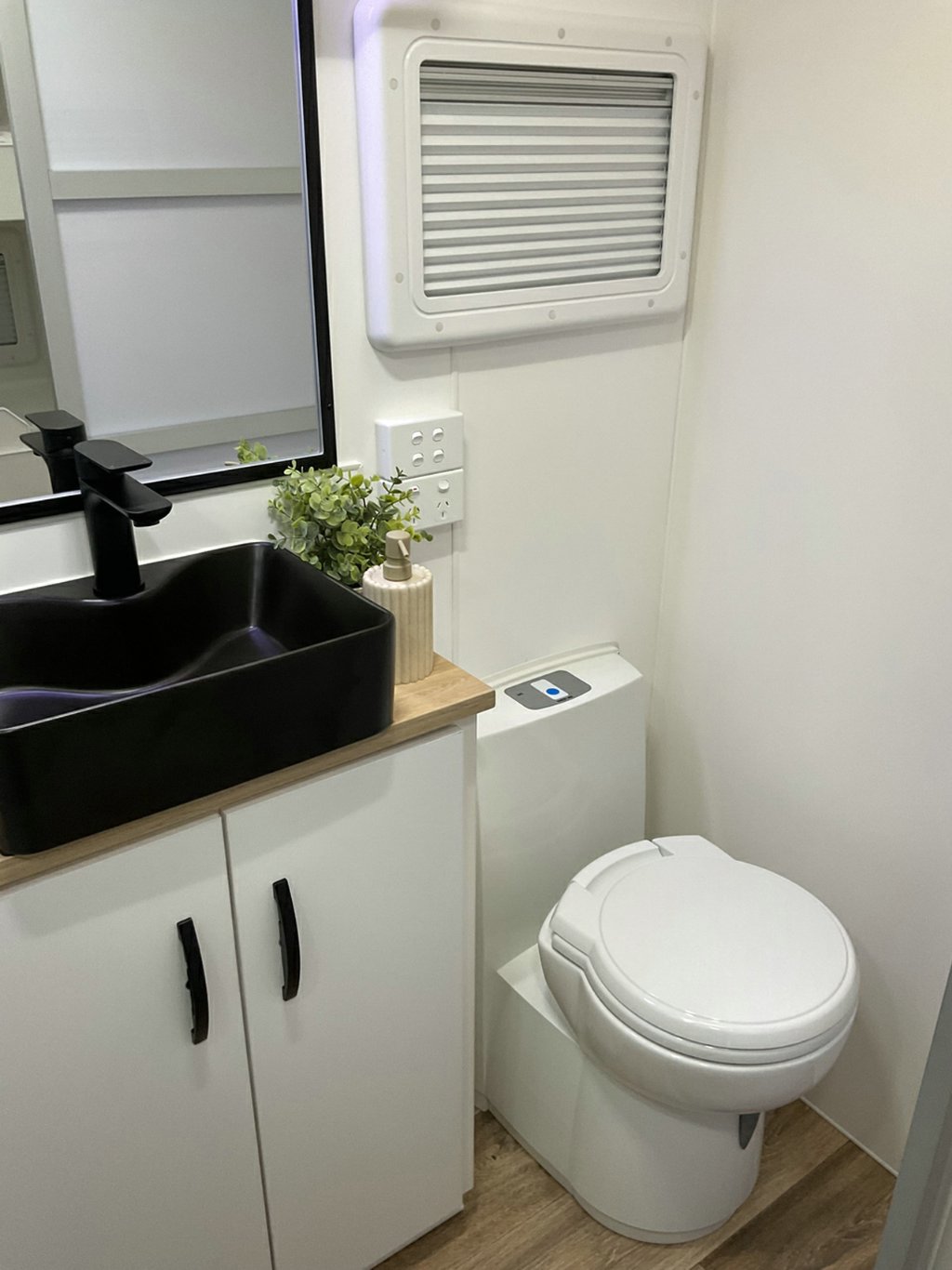 NEW 2026 LEADER CARAVANS GOLD LE CARAVAN 2 AXLE
