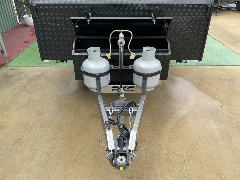 NEW 2026 LEADER CARAVANS GOLD LE DIRT ROADER CARAVAN 2 AXLE