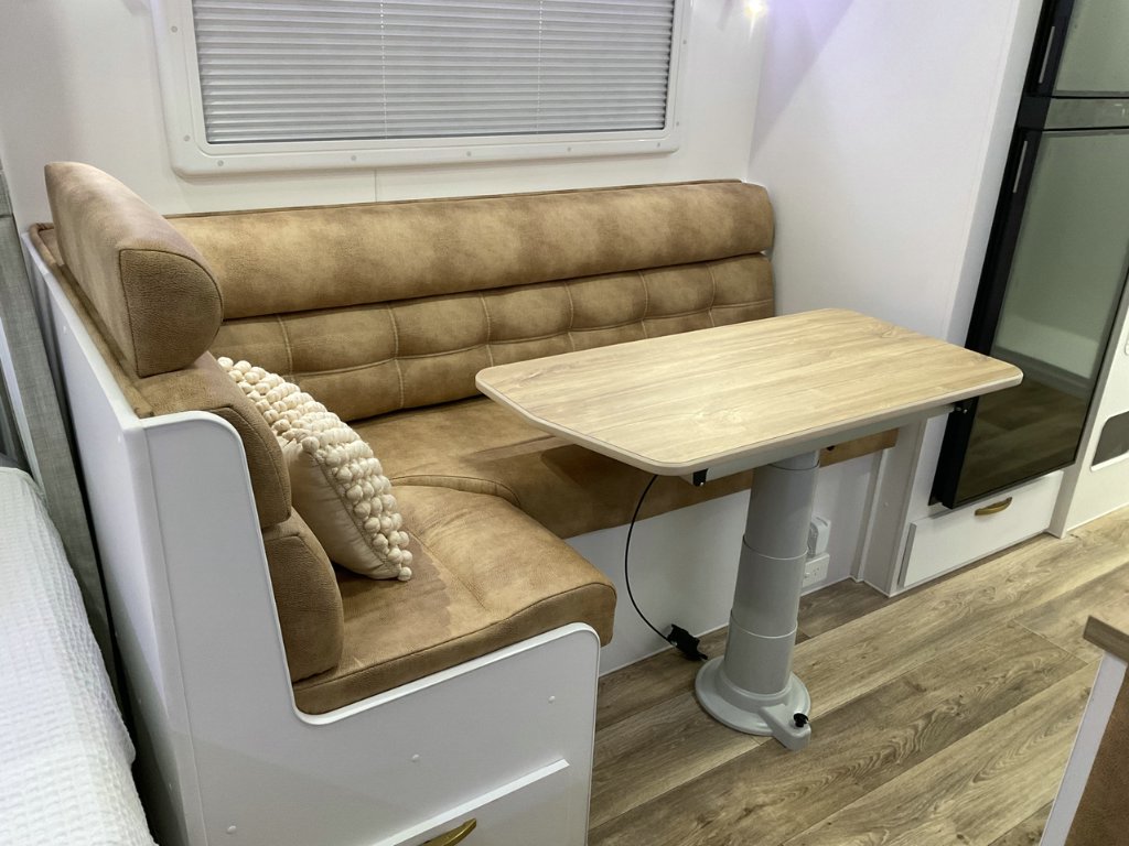 NEW 2026 LEADER CARAVANS GOLD LE DIRT ROADER CARAVAN 2 AXLE