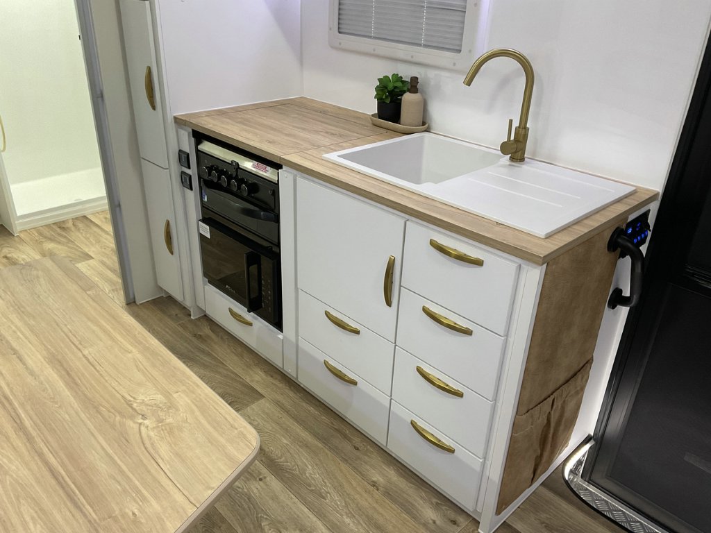 NEW 2026 LEADER CARAVANS GOLD LE DIRT ROADER CARAVAN 2 AXLE