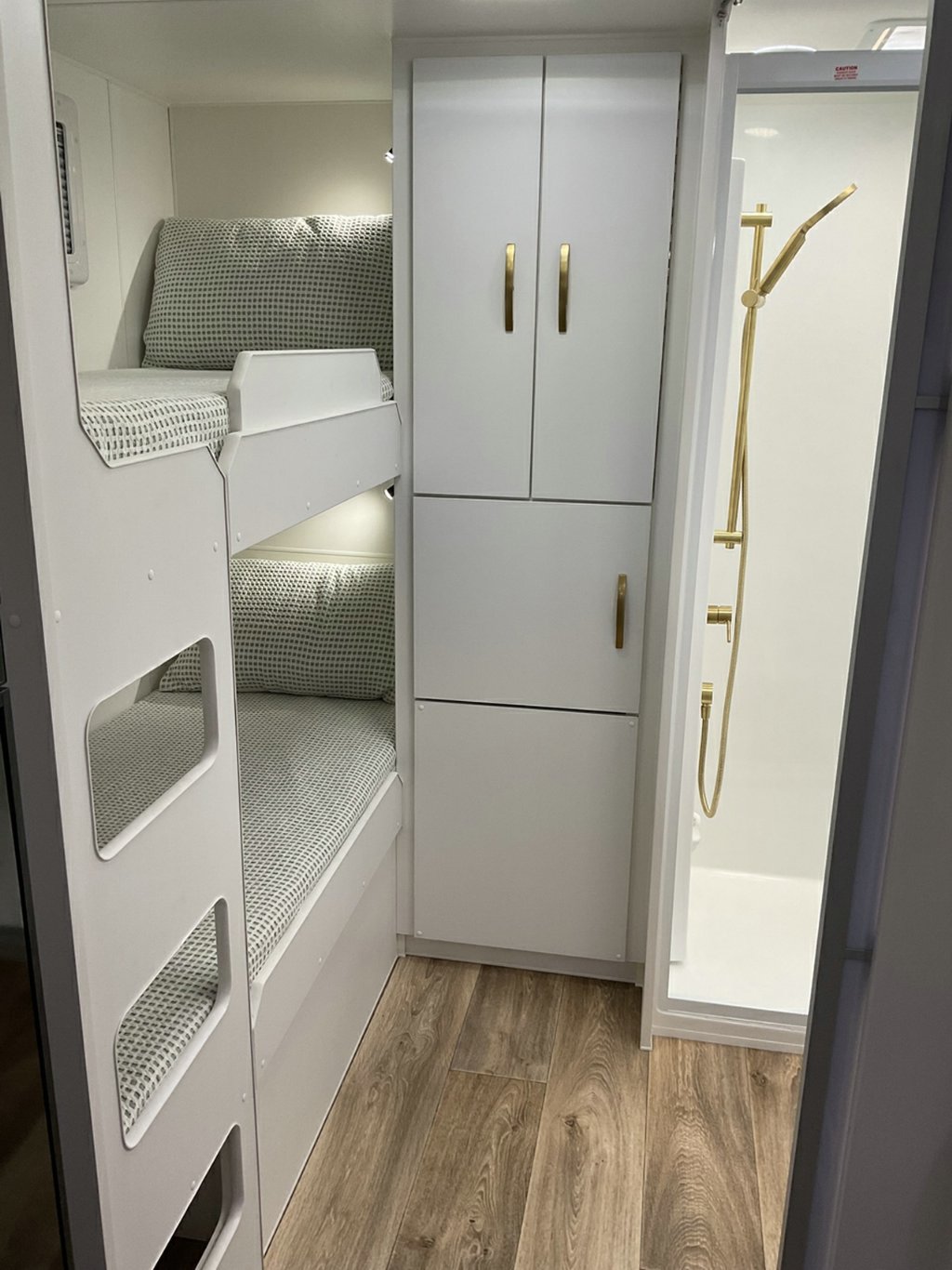 NEW 2026 LEADER CARAVANS GOLD LE DIRT ROADER CARAVAN 2 AXLE