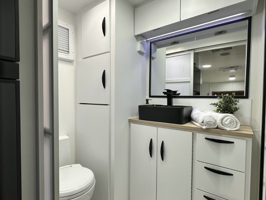 NEW 2026 SUPREME CLASSIC TOURER CARAVAN 2 AXLE