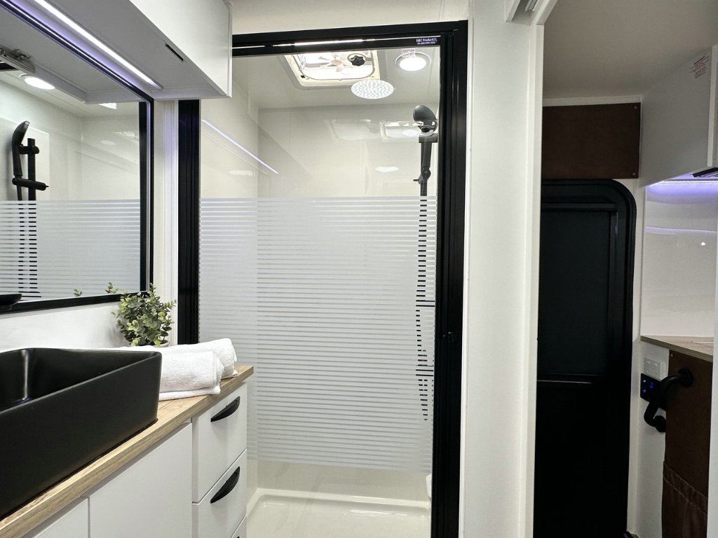 NEW 2026 SUPREME CLASSIC TOURER CARAVAN 2 AXLE
