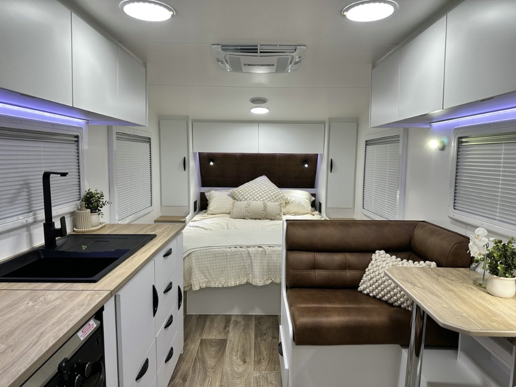 NEW 2026 SUPREME CLASSIC TOURER CARAVAN 2 AXLE