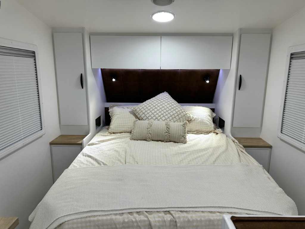 NEW 2026 SUPREME CLASSIC TOURER CARAVAN 2 AXLE