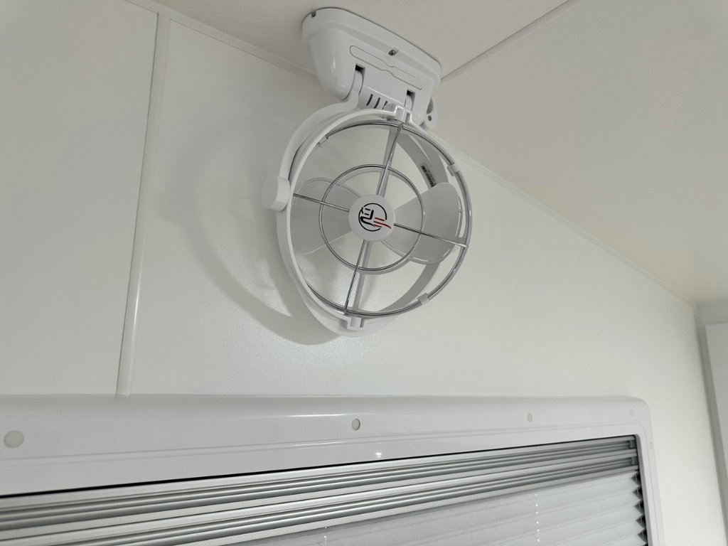 NEW 2026 SUPREME CLASSIC TOURER CARAVAN 2 AXLE