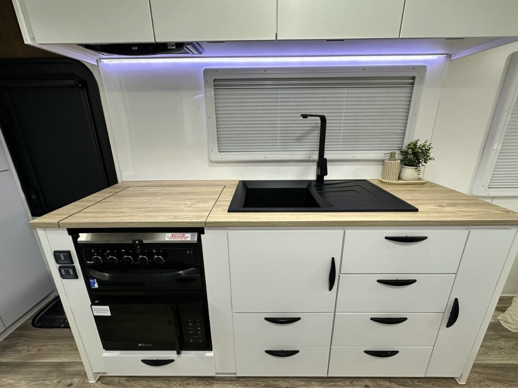 NEW 2026 SUPREME CLASSIC TOURER CARAVAN 2 AXLE
