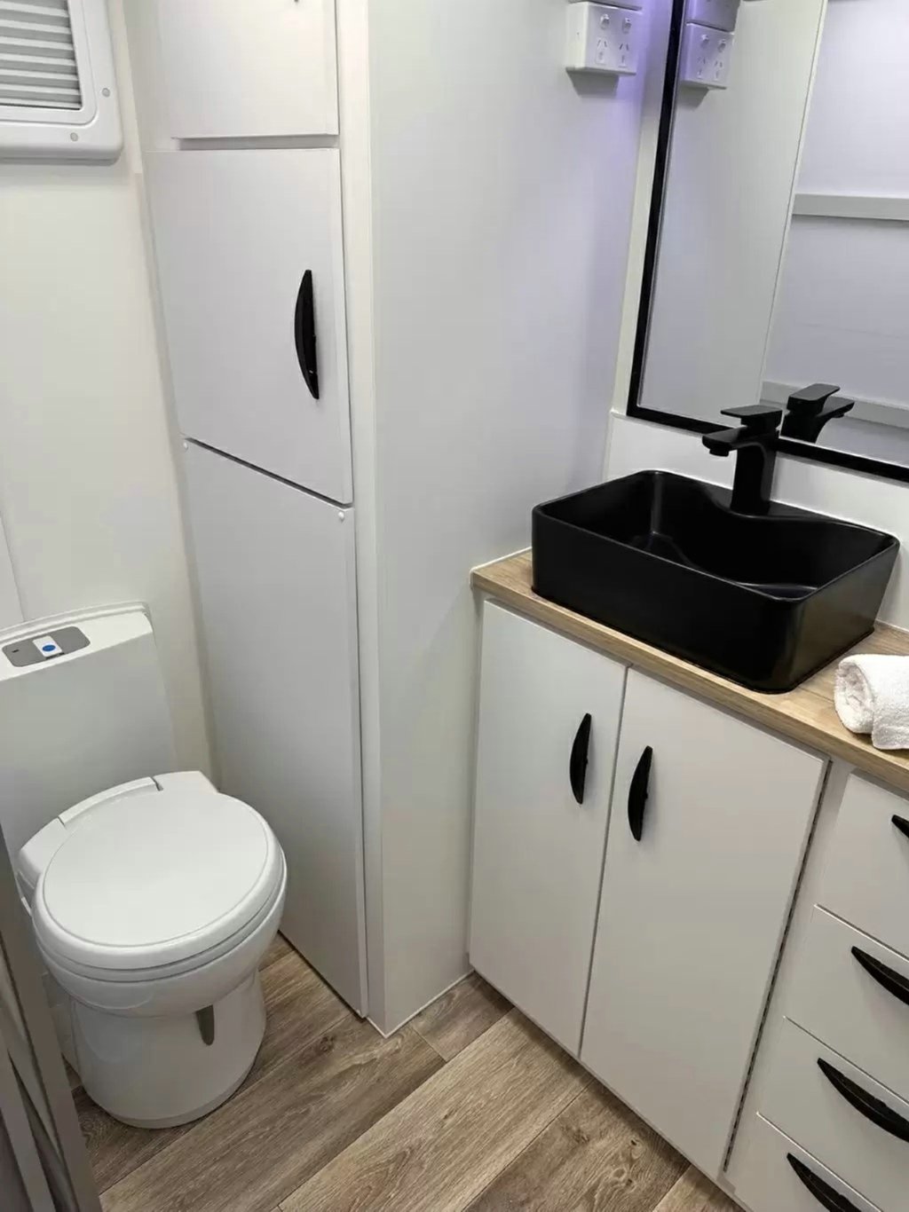 NEW 2026 SUPREME CLASSIC TOURER CARAVAN 2 AXLE
