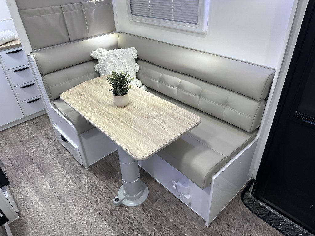 NEW 2026 SUPREME CLASSIC TOURER CARAVAN 1 AXLE