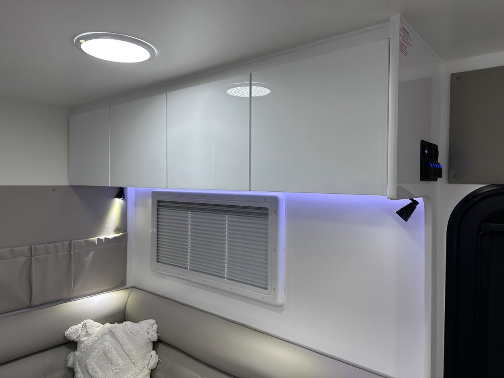 NEW 2026 SUPREME CLASSIC TOURER CARAVAN 1 AXLE