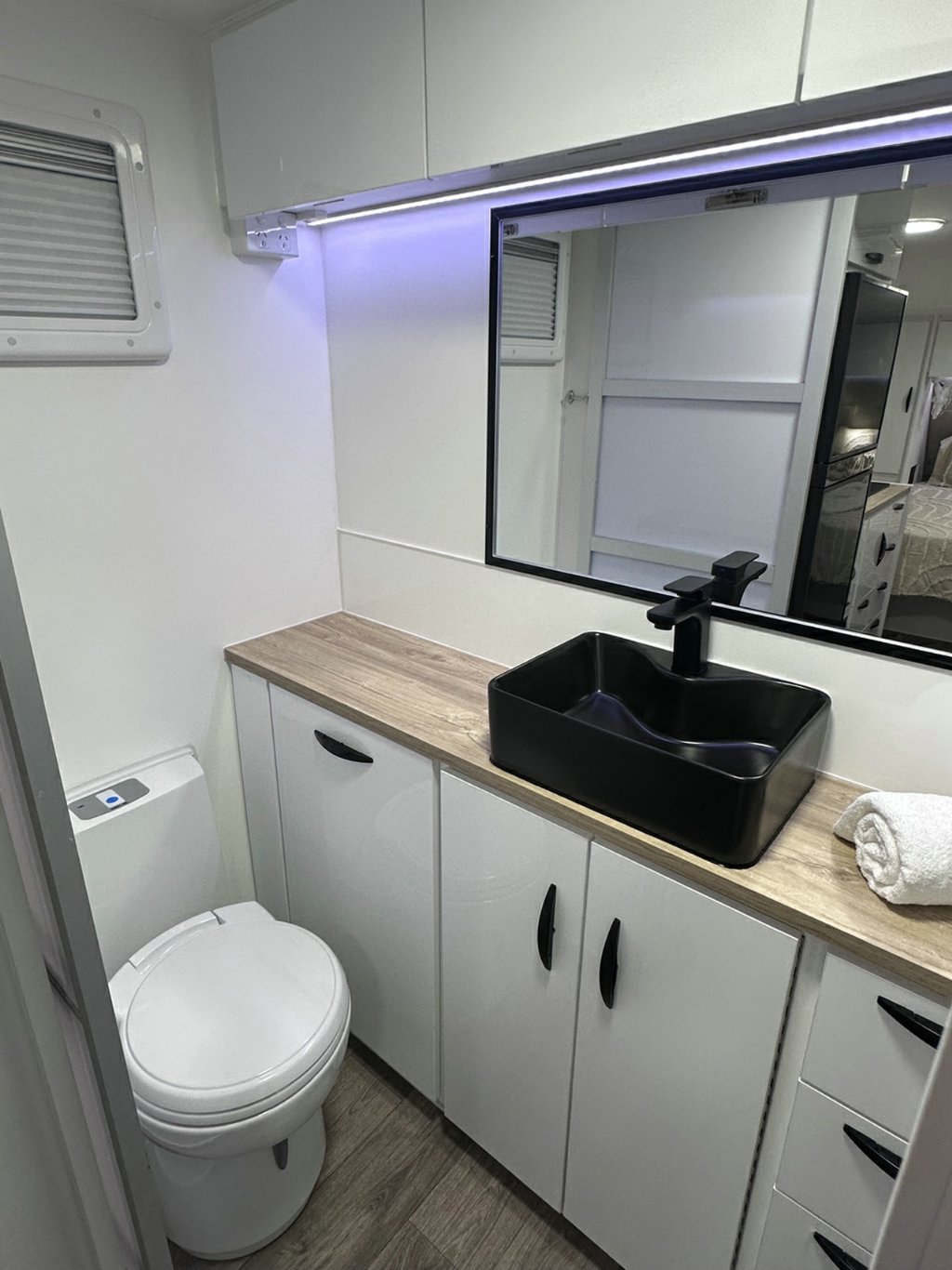 NEW 2026 SUPREME CLASSIC TOURER CARAVAN 1 AXLE