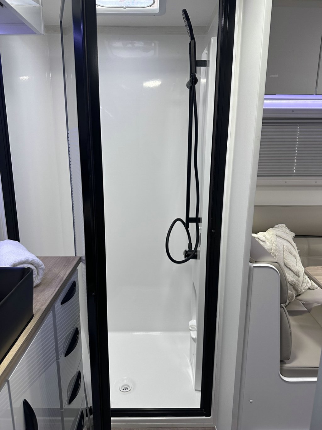 NEW 2026 SUPREME CLASSIC TOURER CARAVAN 1 AXLE