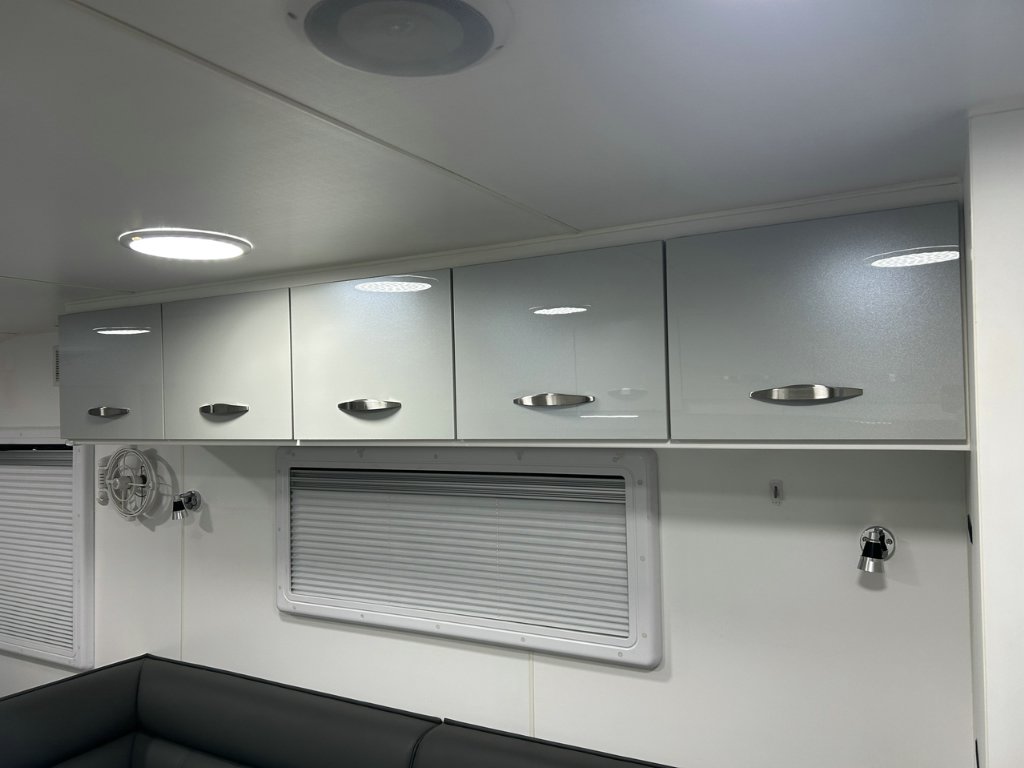 USED 2022 SUPREME CLASSIC TOURER CARAVAN 2 AXLE