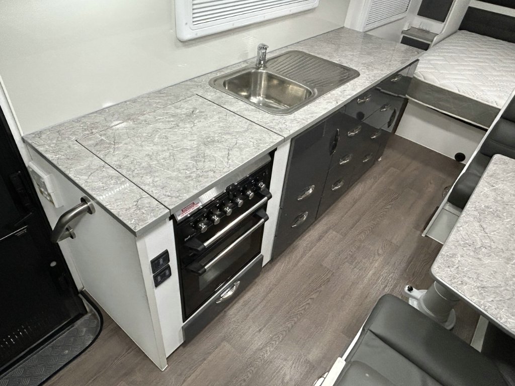 USED 2022 SUPREME CLASSIC TOURER CARAVAN 2 AXLE