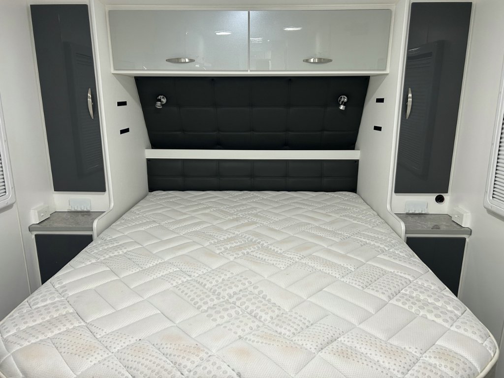 USED 2022 SUPREME CLASSIC TOURER CARAVAN 2 AXLE