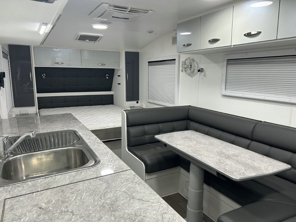 USED 2022 SUPREME CLASSIC TOURER CARAVAN 2 AXLE