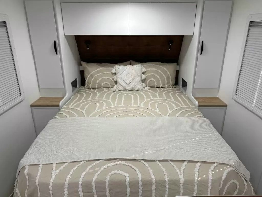 NEW 2026 SUPREME CLASSIC TOURER CARAVAN 2 AXLE