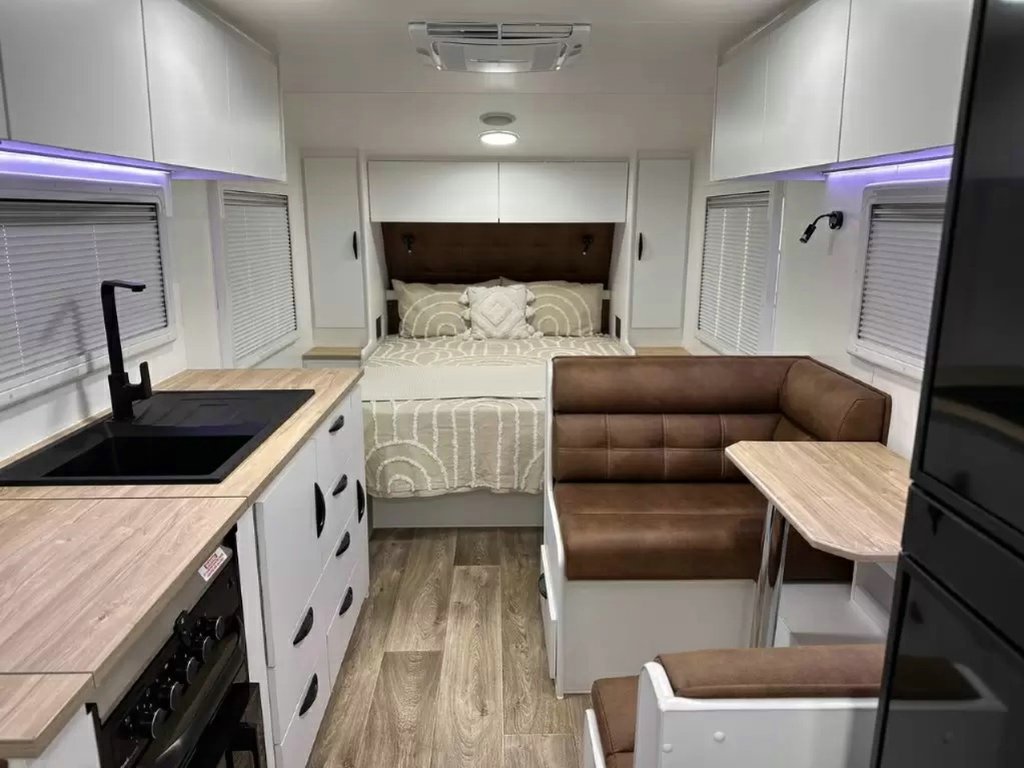 NEW 2026 SUPREME CLASSIC TOURER CARAVAN 2 AXLE