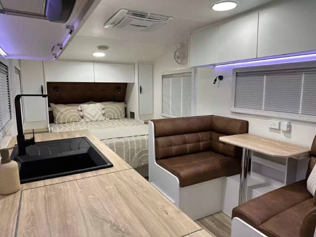 NEW 2026 SUPREME CLASSIC TOURER CARAVAN 2 AXLE