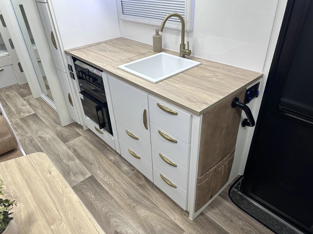 NEW 2026 LEADER CARAVANS GOLD LE CARAVAN 2 AXLE