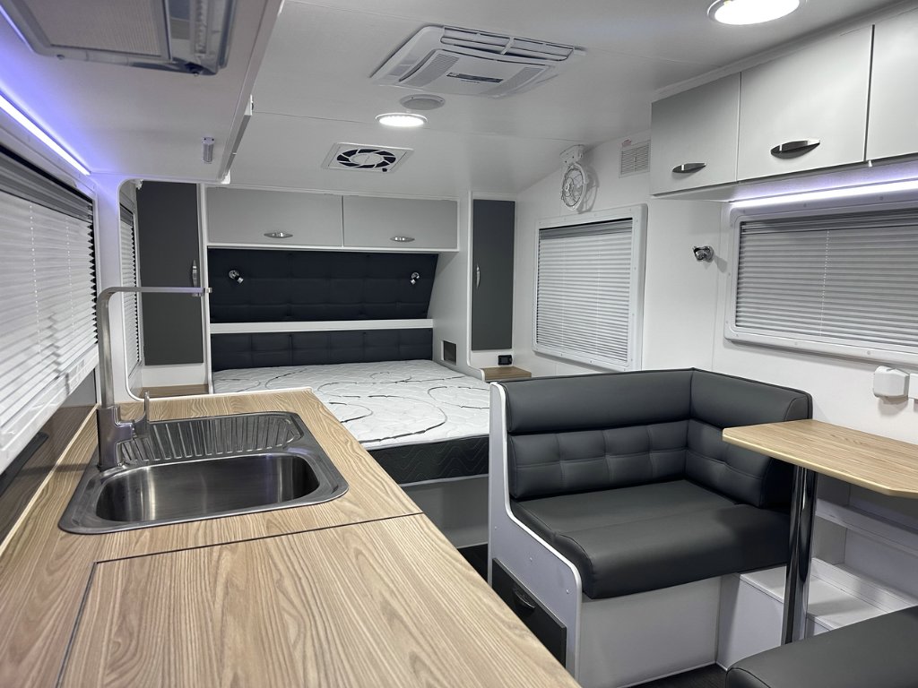 USED 2024 SUPREME CLASSIC TOURER CARAVAN 2 AXLE