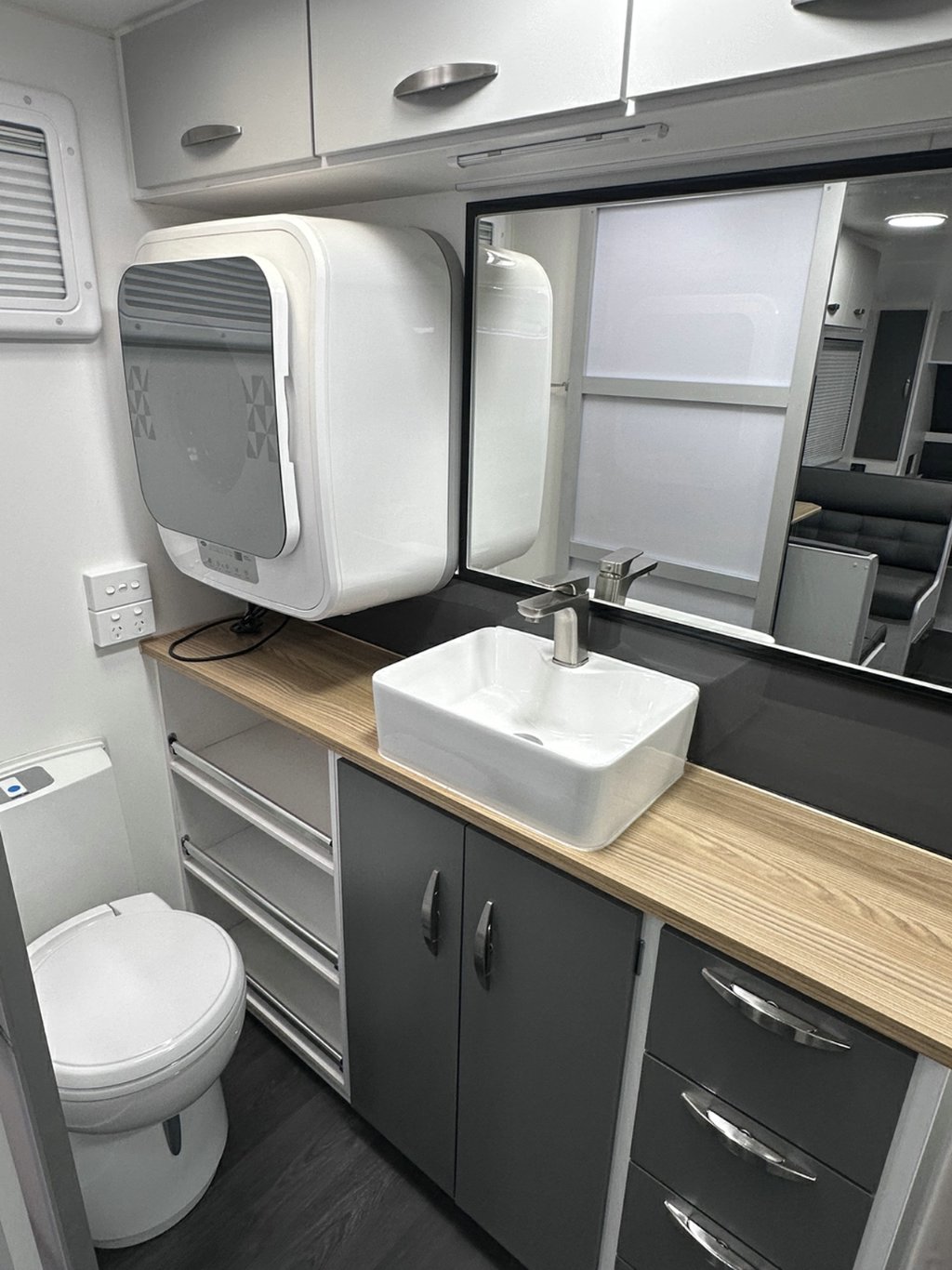 USED 2024 SUPREME CLASSIC TOURER CARAVAN 2 AXLE