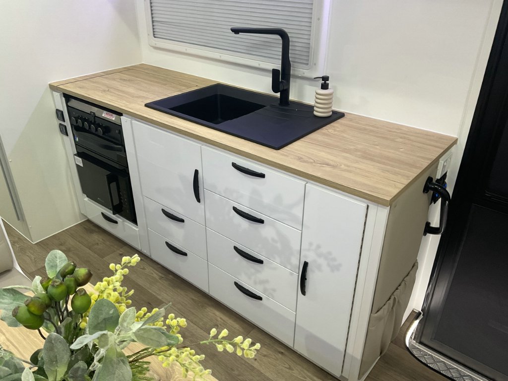 NEW 2026 LEADER CARAVANS GOLD LE CARAVAN 2 AXLE