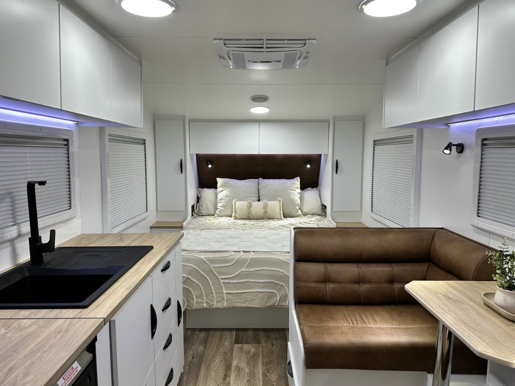 NEW 2026 SUPREME CLASSIC TOURER CARAVAN 2 AXLE