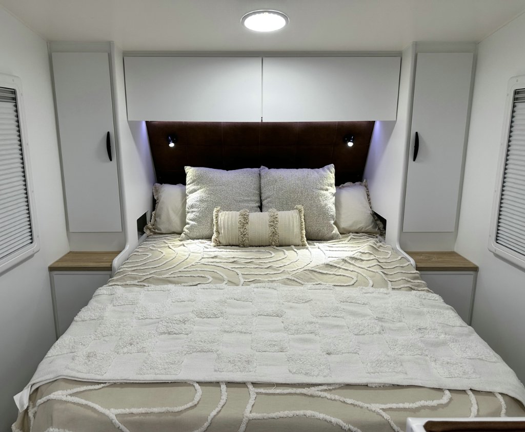 NEW 2026 SUPREME CLASSIC TOURER CARAVAN 2 AXLE