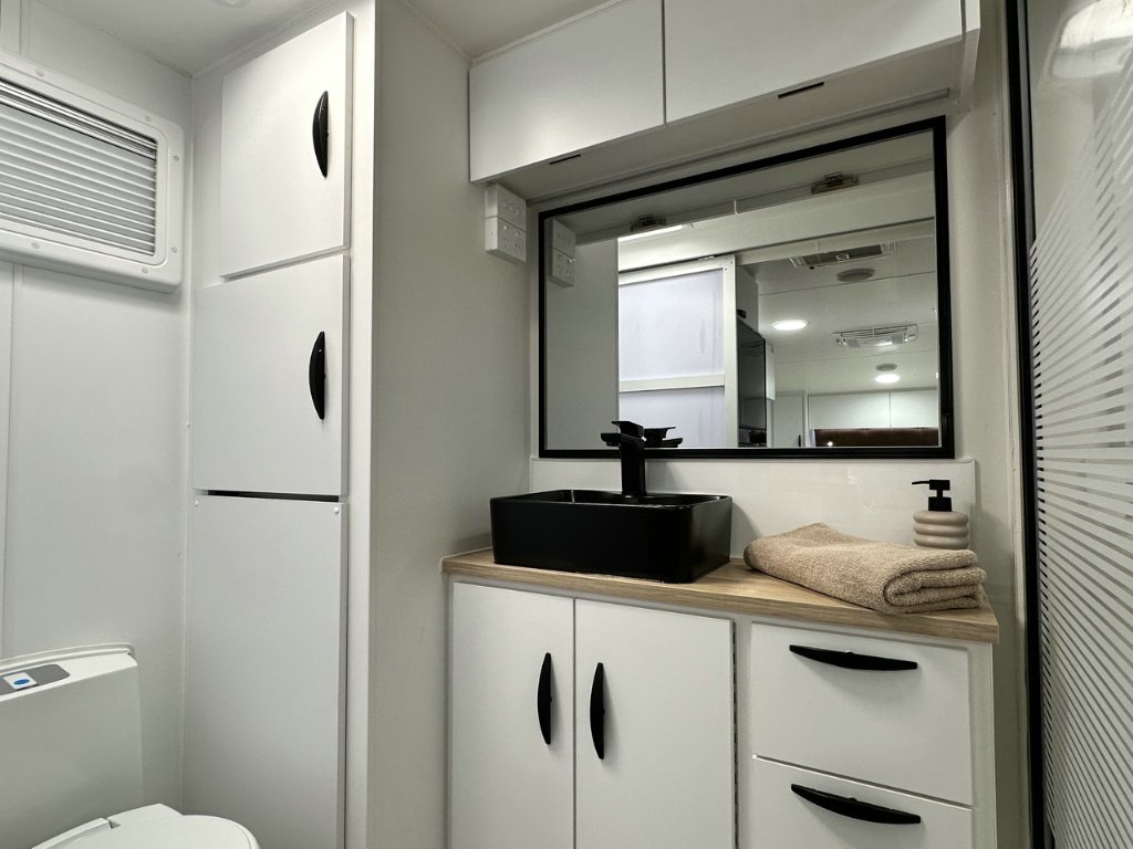 NEW 2026 SUPREME CLASSIC TOURER CARAVAN 2 AXLE