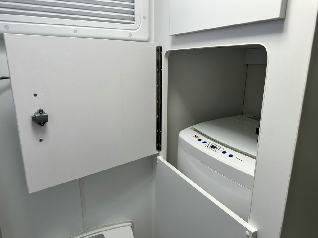 NEW 2026 SUPREME CLASSIC TOURER CARAVAN 2 AXLE